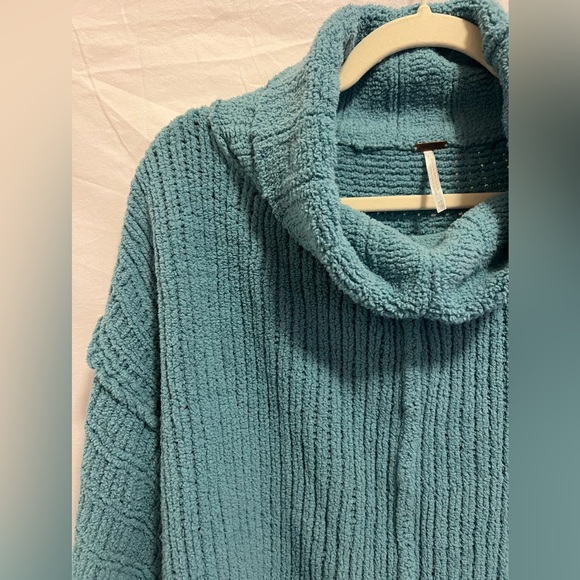Free people cropped turquoise sweater and top for winter, Christmas, fall! - Picture 3 of 6